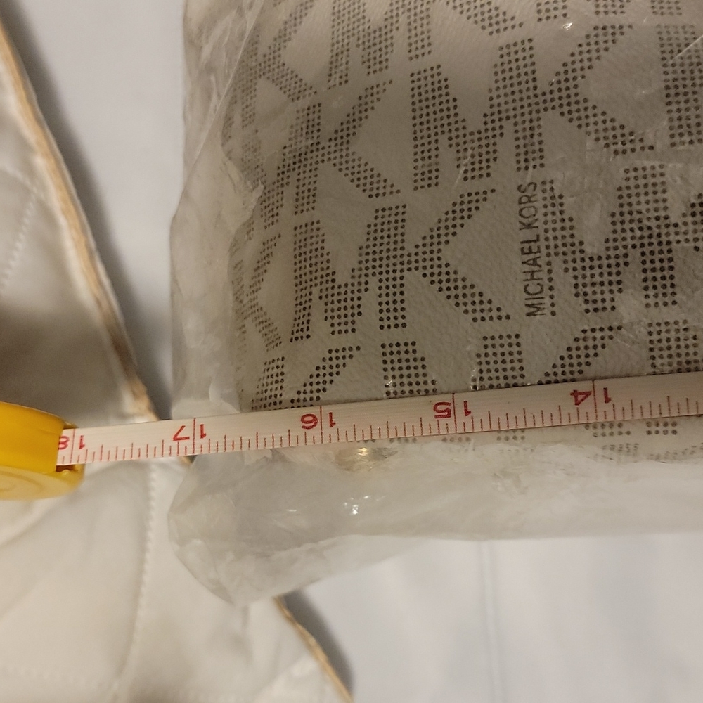NWT MK Vanilla Jet Set Travel/weekender tote - Picture 7 of 8